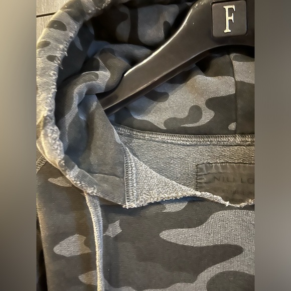 Nili Lotan Janie hoodie in dark grey camo - Picture 6 of 10